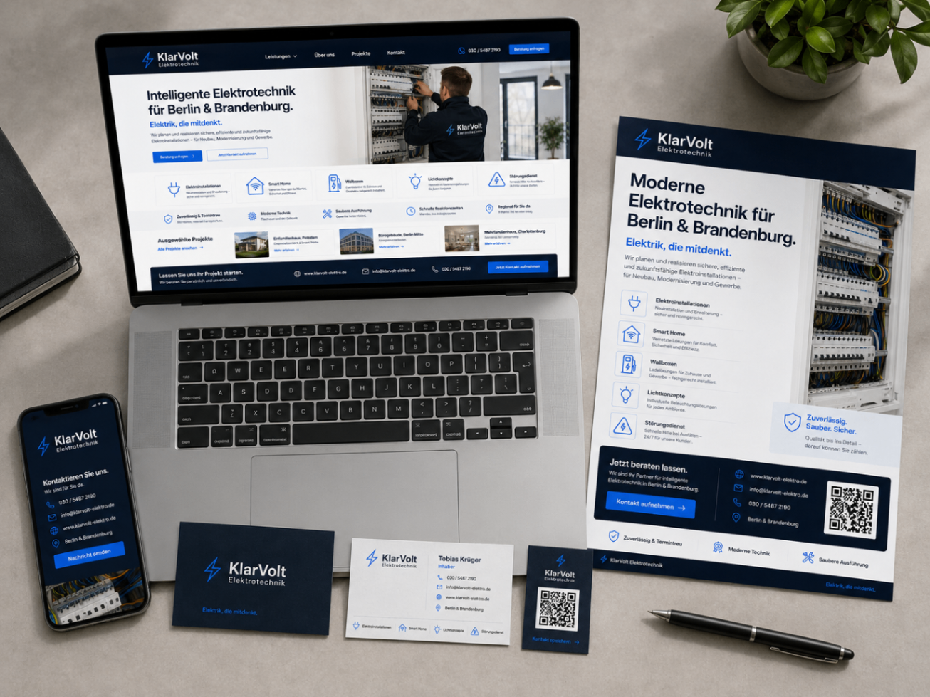 KlarVolt Auftritt mit Website, Handy, Visitenkarten und Flyer in einem durchgängigen Look